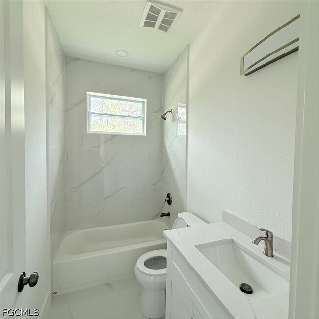 Building Photo - 208 Johns Ave