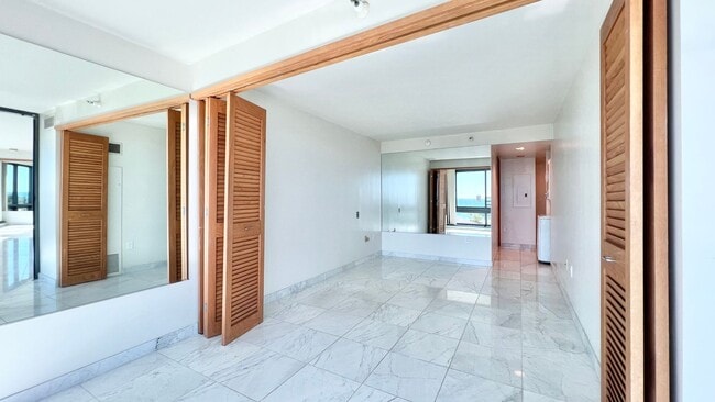 Building Photo - 2-BED/2-BATH AVAILABLE 09/30/2025 in NAURU...