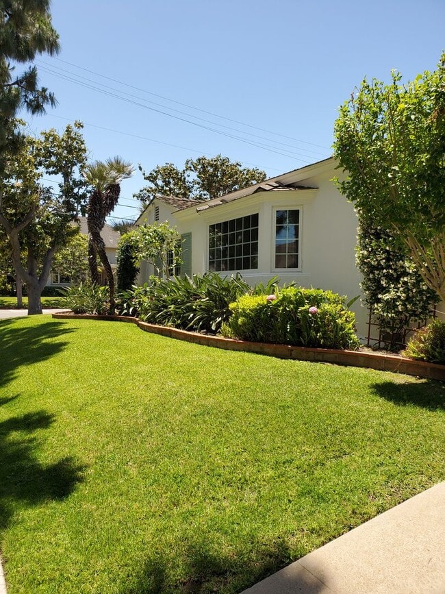 Building Photo - Coronado Single Level Home On Corner Lot