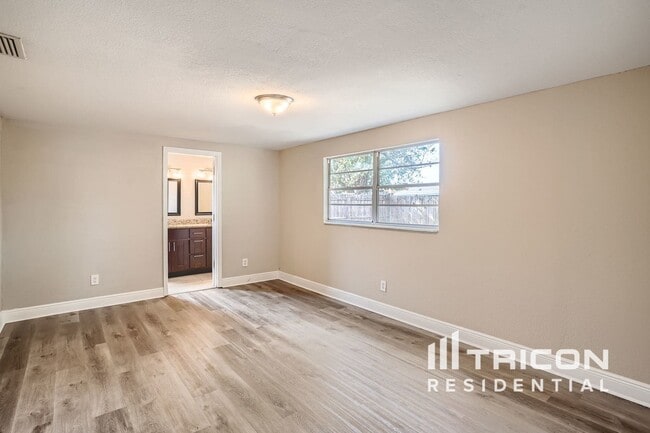 Building Photo - 10289 128th Terrace N