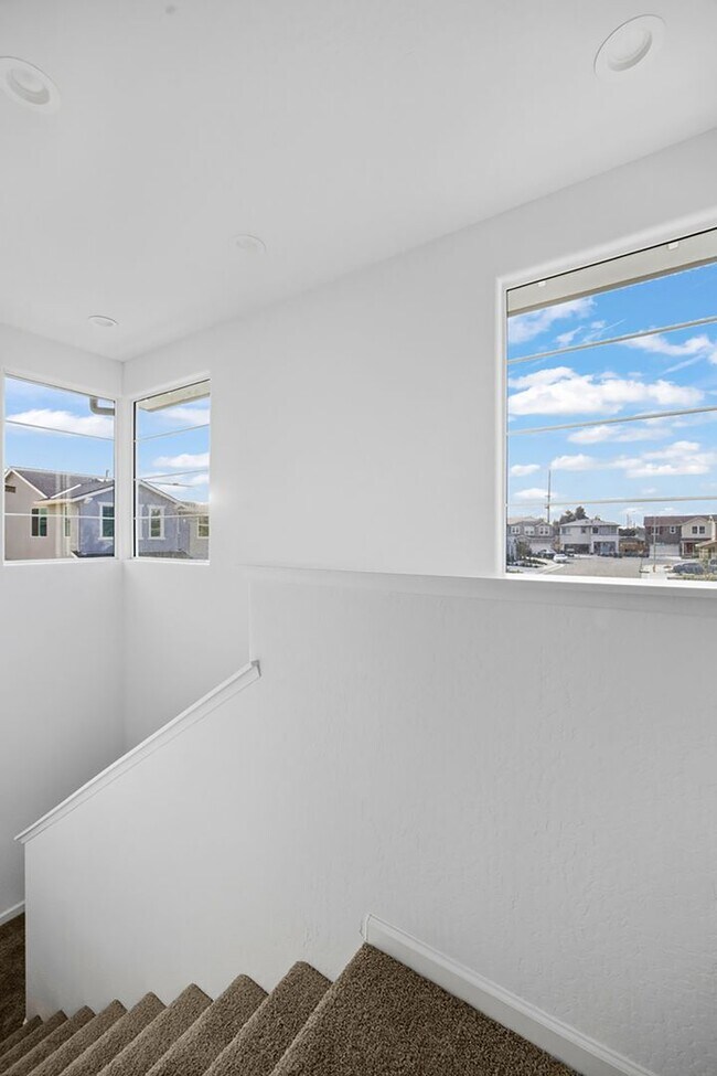 Building Photo - Brand New 3 Bedroom 2.5 Bathroom with Solar in NW Visalia!!