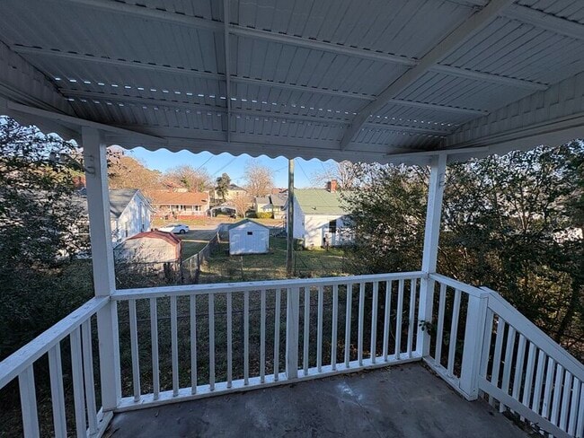 Building Photo - 315 Columbia Rd