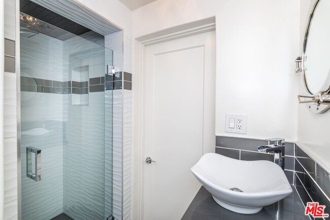 Building Photo - 1541 Selma Dr