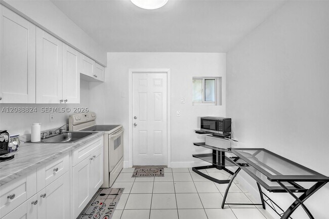 Building Photo - 1255 NW 32nd Ct
