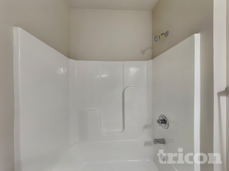 Building Photo - 656 Armitage Way