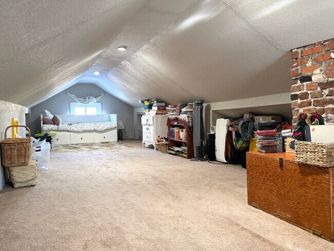 Building Photo - Cute WyCo Bungalow