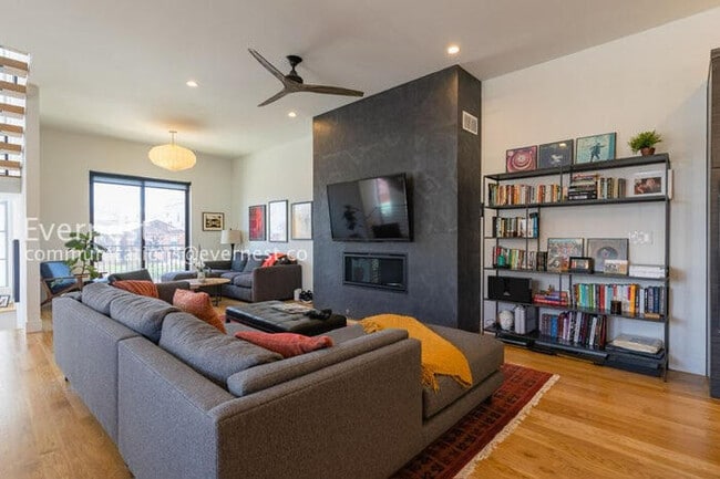 Building Photo - 2599 Arapahoe St