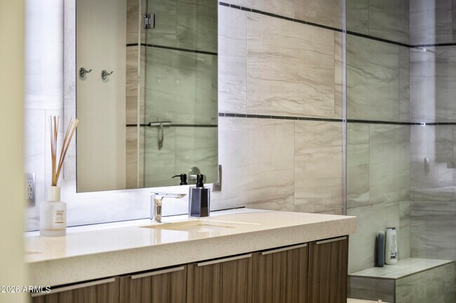 Building Photo - 6834 N 72nd Pl