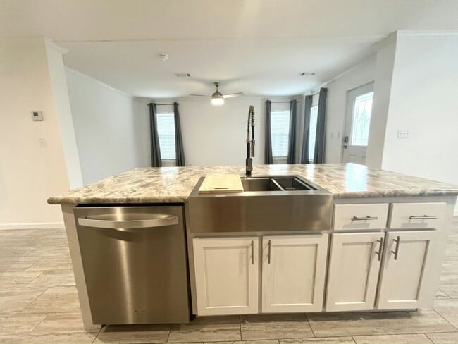 Building Photo - 402 Morristown Cay