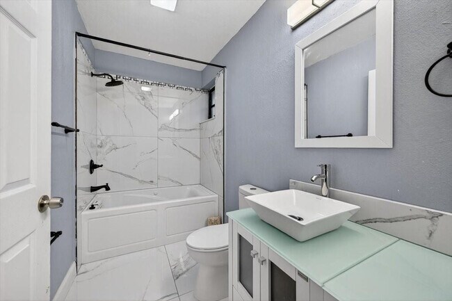 Building Photo - 15775 N Miami Ave