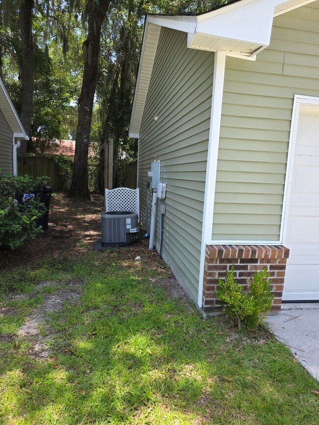 Building Photo - 16 Brindlewood Dr
