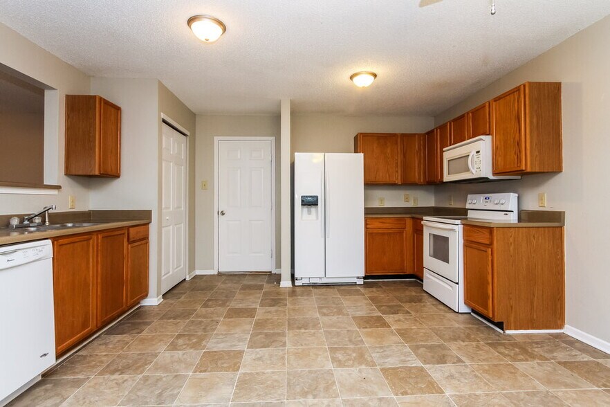 Building Photo - 8551 Bluff Point Dr