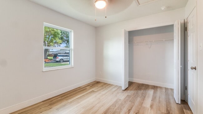 Building Photo - Beautiful Unit!  3/2 SINGLE FAMILY HOME