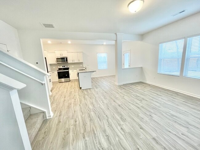 Building Photo - Don't miss out! Paired Home minutes from I-77 and I-40 Tour today!