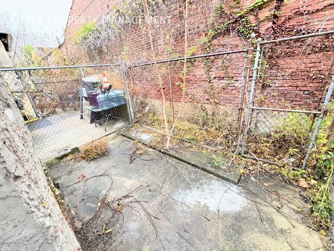 Building Photo - 2BR/1BA Sun-drenched West Philly Apt