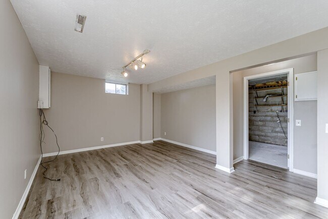 Building Photo - Fresh Updates & Prime Location Near Zorins...