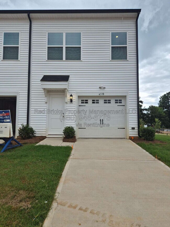 Building Photo - 6510 Harlech St