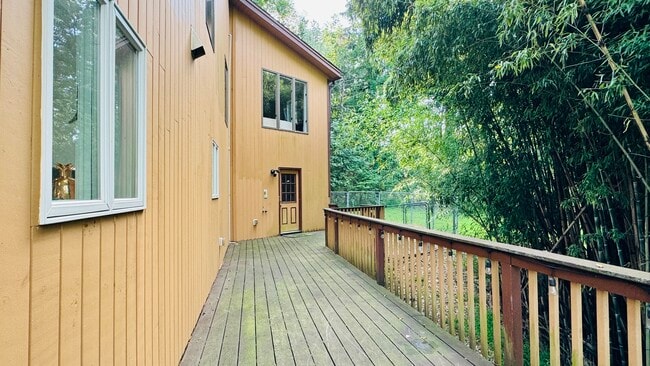 Building Photo - 96 Old Pascack Rd