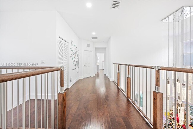 Building Photo - 6933 NW 104th Ct