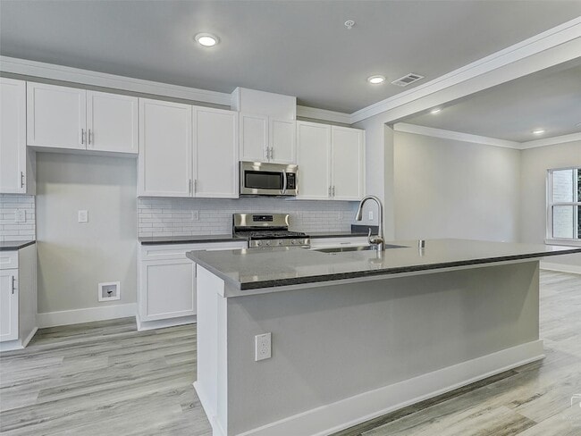 Building Photo - 3369 Wynwood Dr