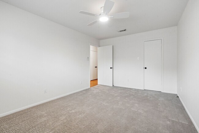Building Photo - 727 Bunker Hill Rd