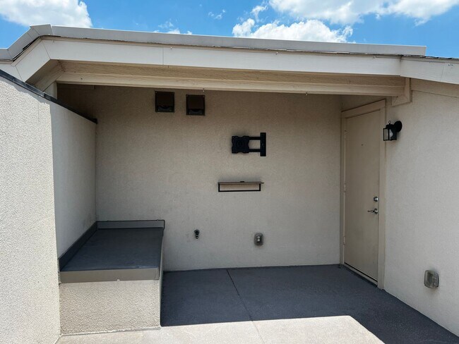 Building Photo - 1319 Rancho Mirage Dr