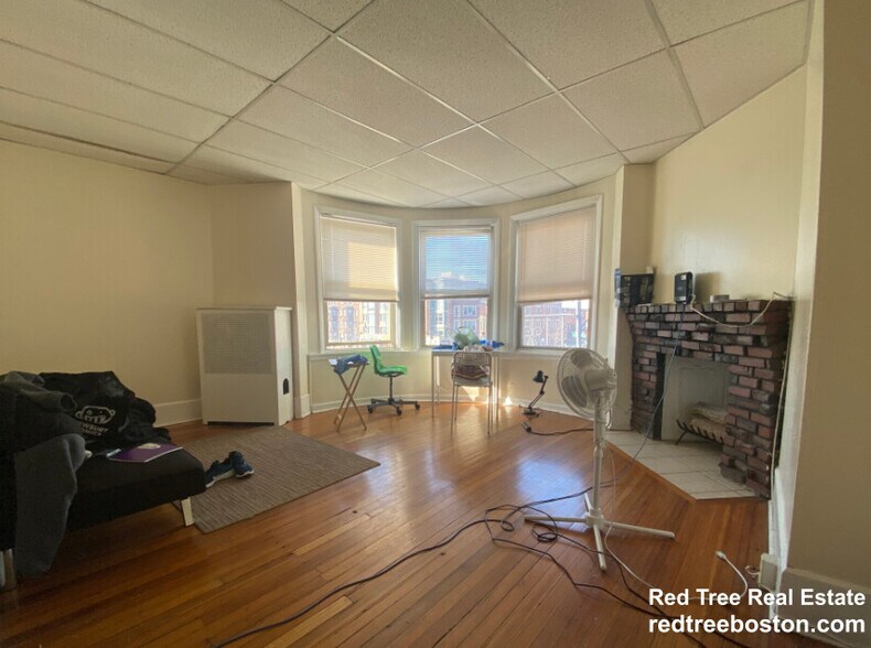 Building Photo - 873 Beacon St
