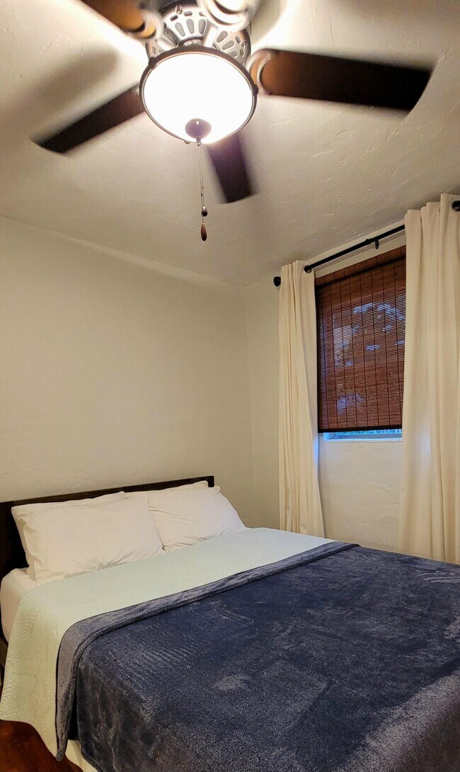 Building Photo - 717 Macy St