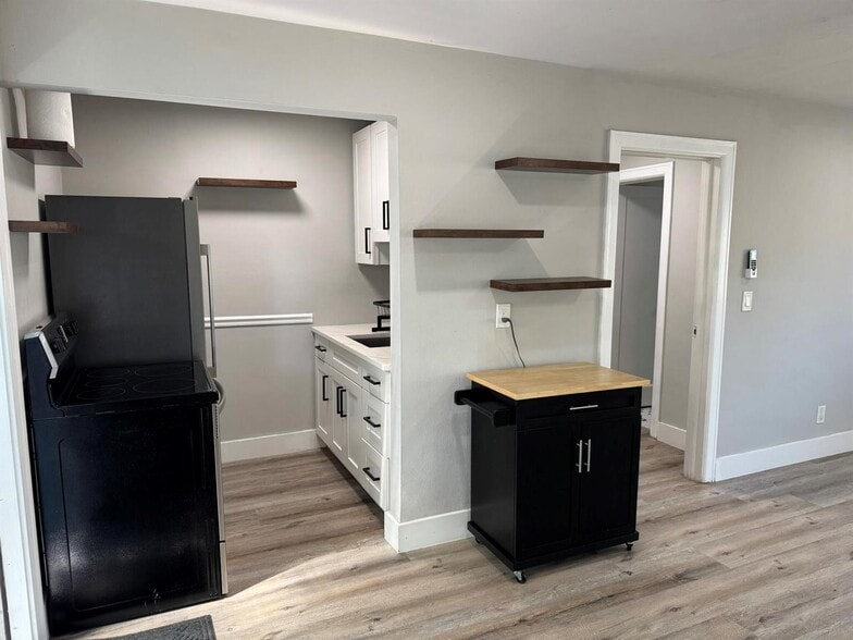 Building Photo - 920 N L St