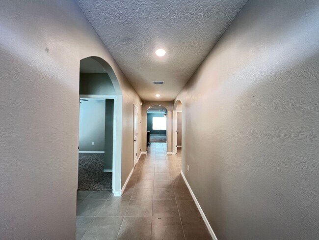Building Photo - Spacious 4-Bedroom Smart Home in Belleview | No HOA Application Required - PROMO!! NO LEASE ADMIN...
