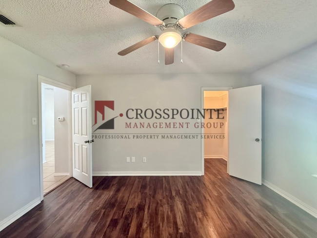 Building Photo - Charming 2 Bed, 1 Bath Duplex!