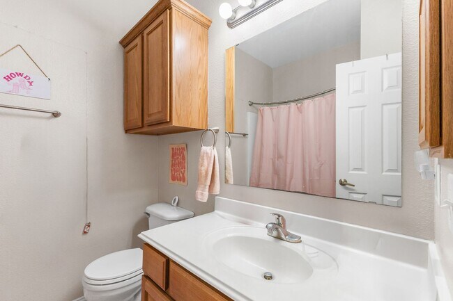 Building Photo - 3 Bed Available at Waterwood Townhome Complex!