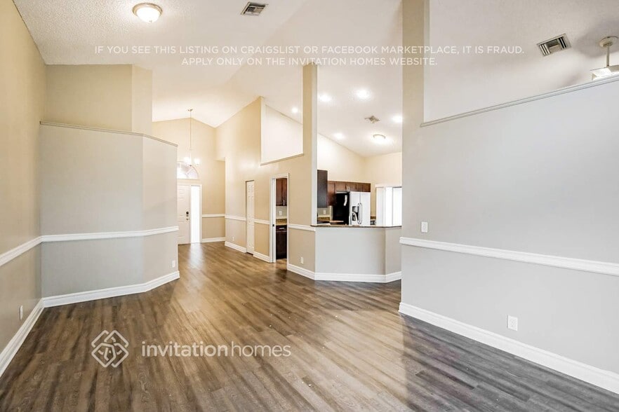 Building Photo - 6821 NW 28th Pl