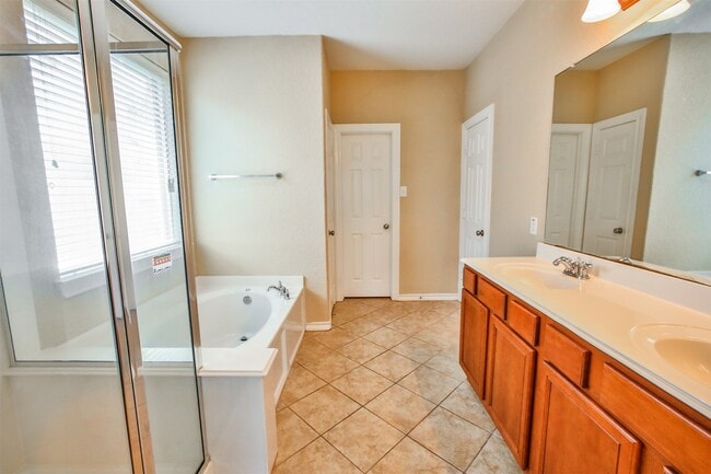 Building Photo - 5103 Shadow Breeze Ln