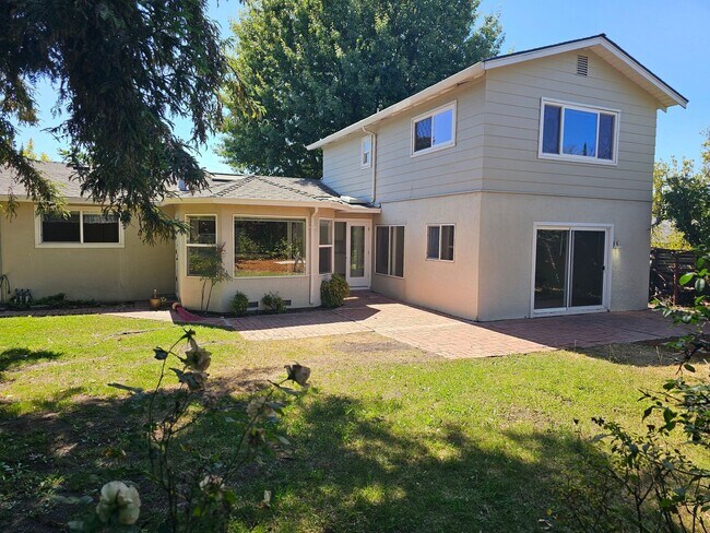 Building Photo - REGAL 4 Bed/3 Bath Home in FREMONT