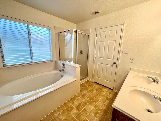 Building Photo - Charming 3BR Home in Kensington Ranch Near Cibolo Creek!