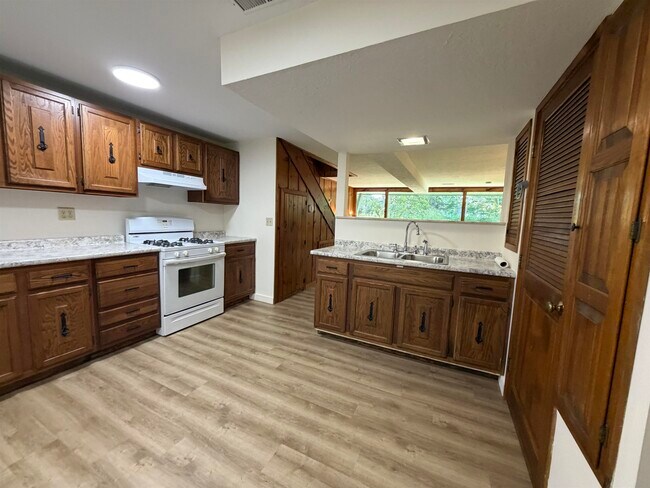 Building Photo - 56 Westville Rd