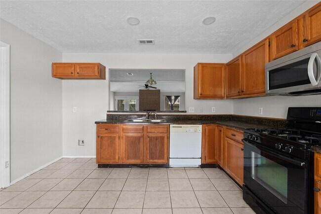 Building Photo - 2819 Sugar Wood Dr