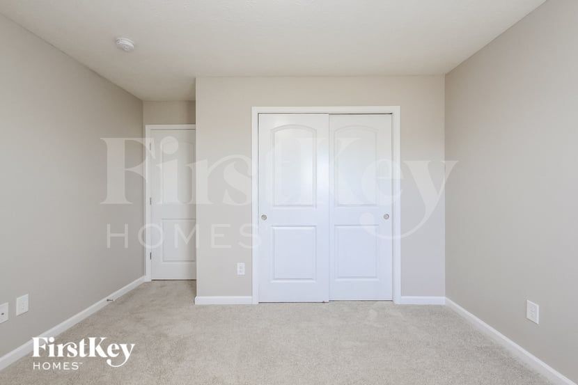 Building Photo - 8959 Hemingway Dr