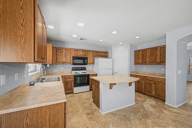 Building Photo - 4161 S Luiseno Blvd