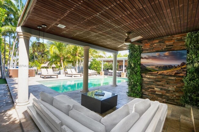 Building Photo - 7910 Hawthorne Ave