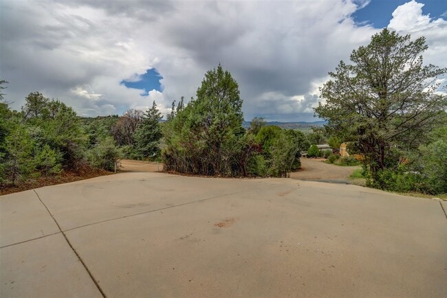 Building Photo - Nature at Your Back Door in this 3 Bedroom...