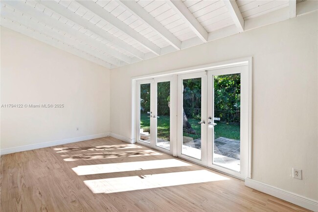 Building Photo - 410 Castania Ave