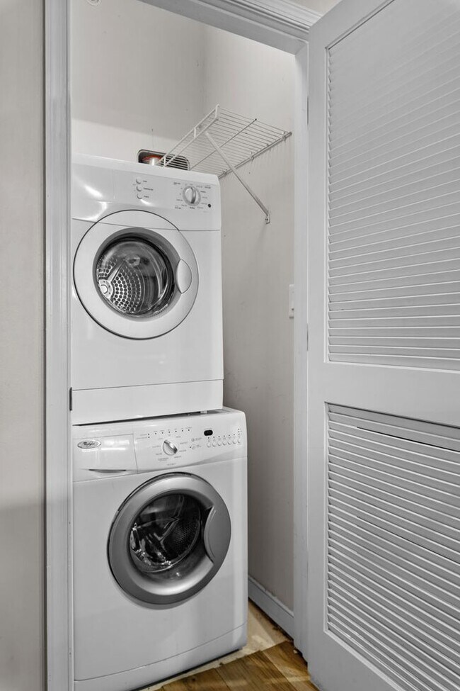 Building Photo - For Rent in Norfolk!