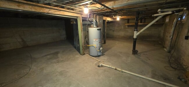 Building Photo - 3 Bedrooms! 2 Baths! Beautifully Updated! $1195