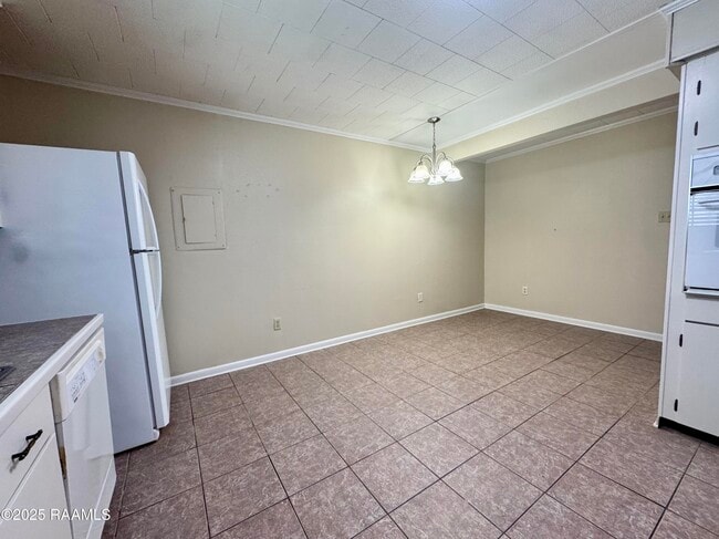 Building Photo - 100 Charolais St