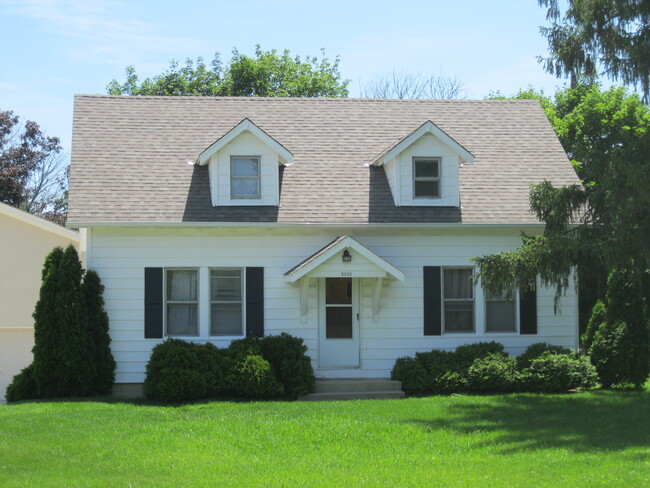 NEWLY REMODELED!!! New kitchen, windows and remodeled bathrooms. Freshly painted! 3BR/2 BATH - 5030 Postlewaite Rd