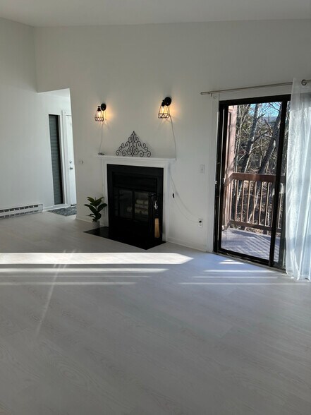 Building Photo - 10 Ridgedale Dr