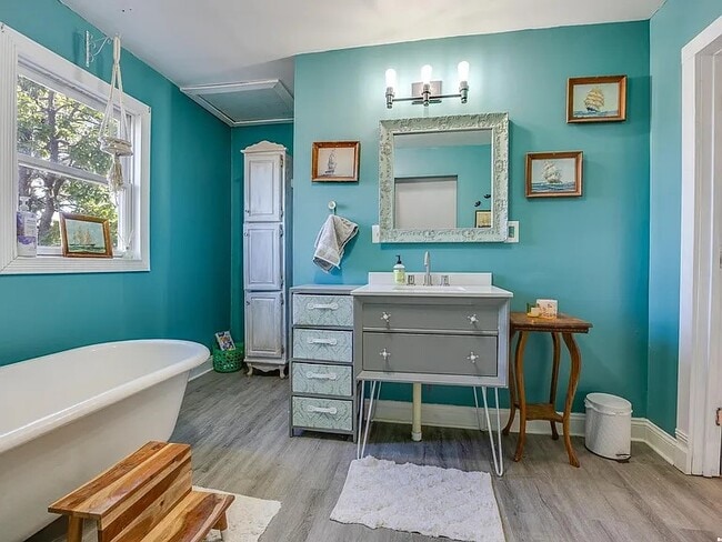 Building Photo - 1512 College St