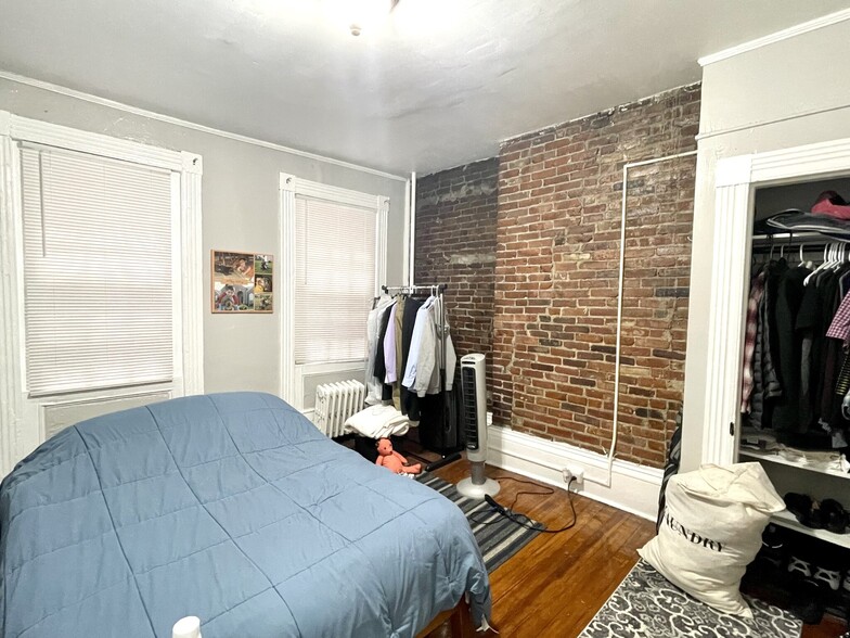 Building Photo - 8 Champney Pl